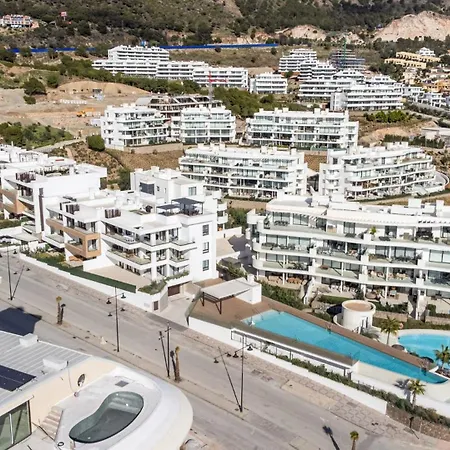 Vivi Homes - Aurelia Pool, Gym & Sea View