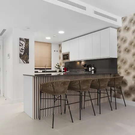 Vivi Homes - Aurelia Pool, Gym & Sea View Fuengirola