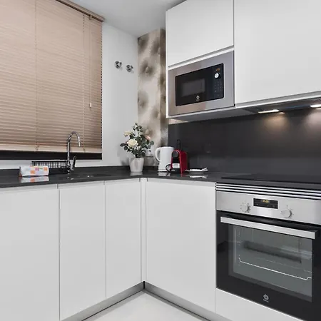 Vivi Homes - Aurelia Garden, Gym & Sea View