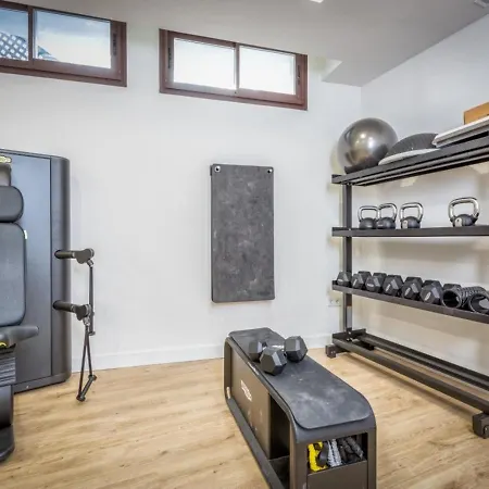 Vivi Homes - Aurelia Garden, Gym & Sea View Appartement