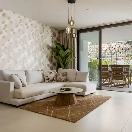 Appartement Vivi Homes - Aurelia Garden, Gym & Sea View